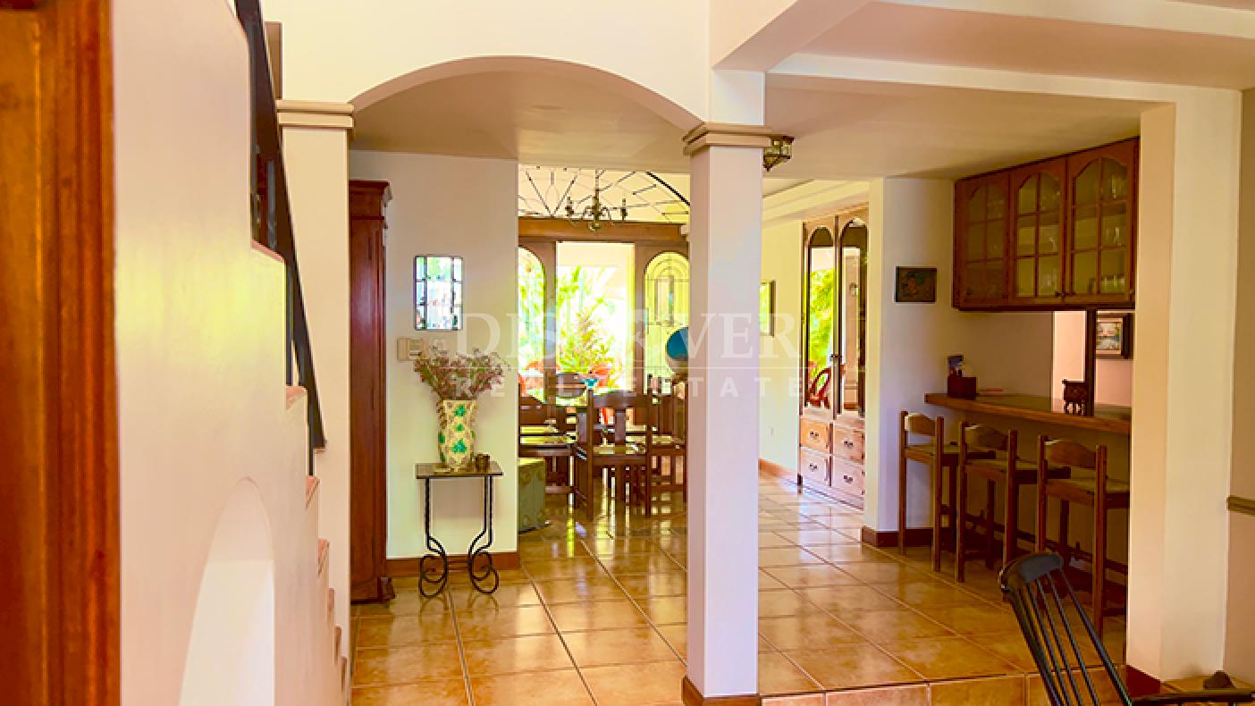 Spacious house for sale in Los Robles