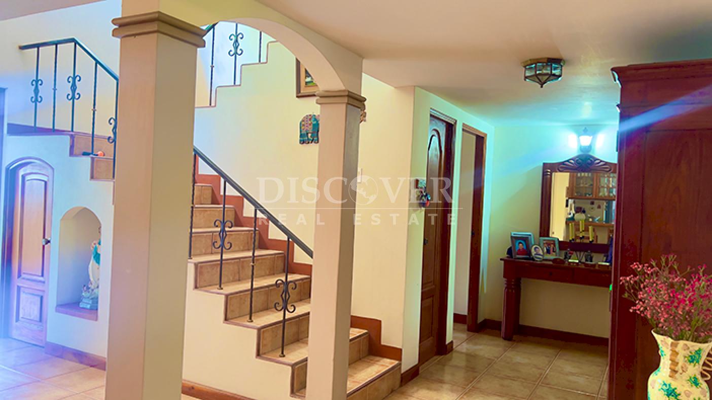 Spacious house for sale in Los Robles