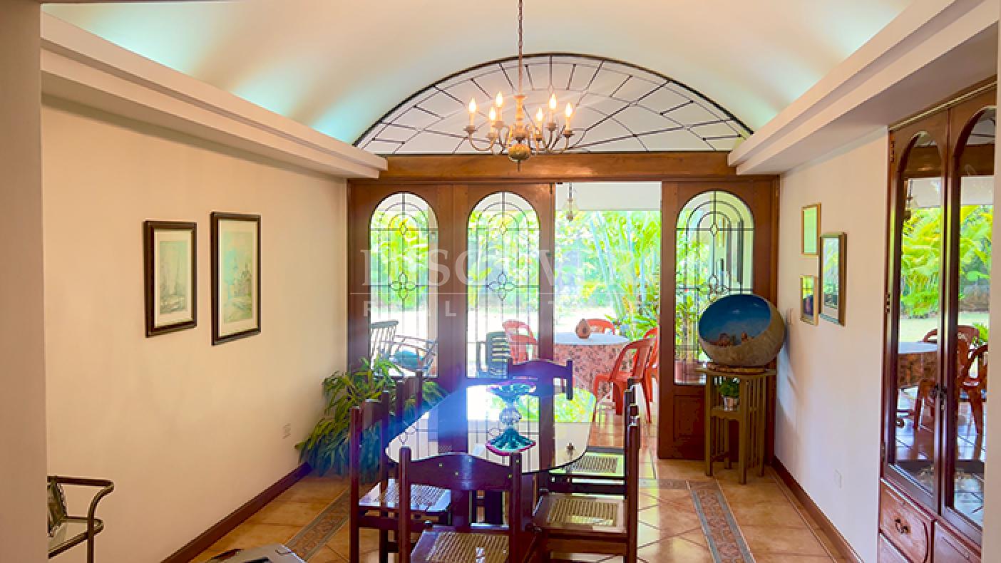 Spacious house for sale in Los Robles
