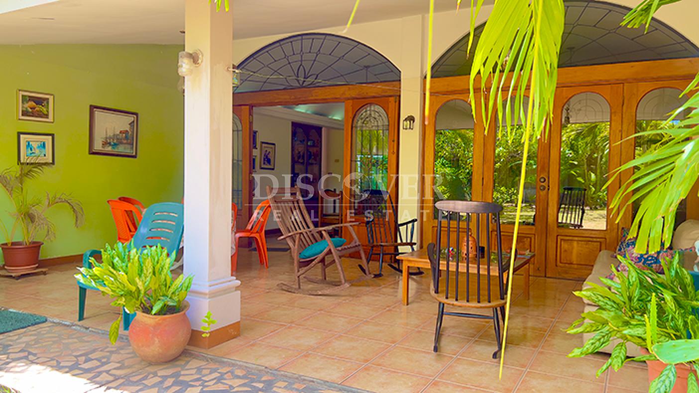 Spacious house for sale in Los Robles