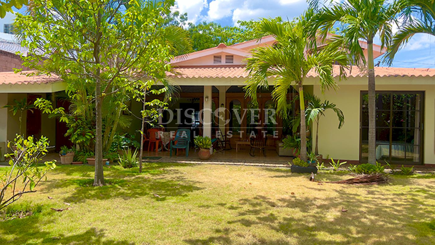 Spacious house for sale in Los Robles