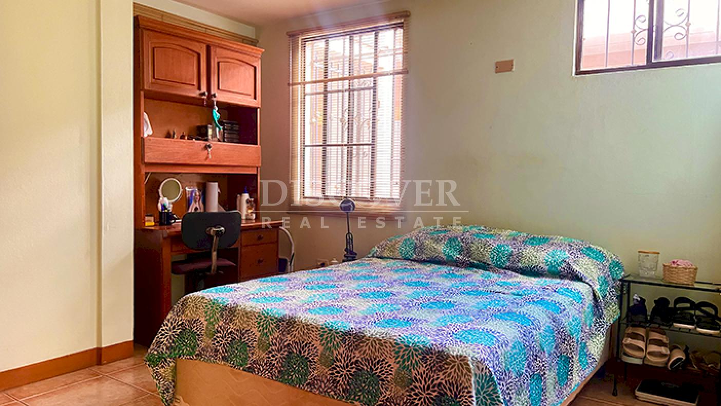 Spacious house for sale in Los Robles
