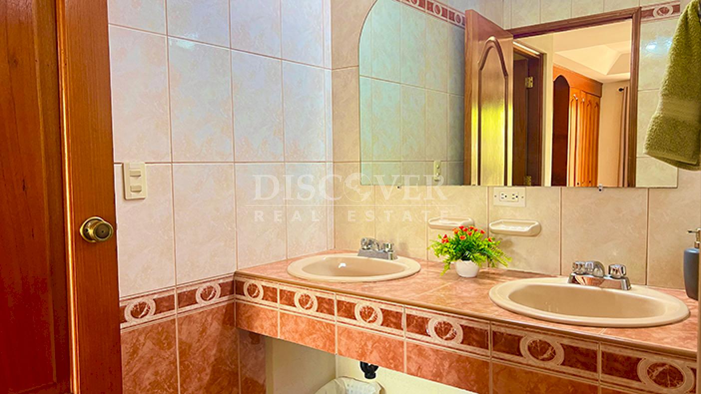 Spacious house for sale in Los Robles