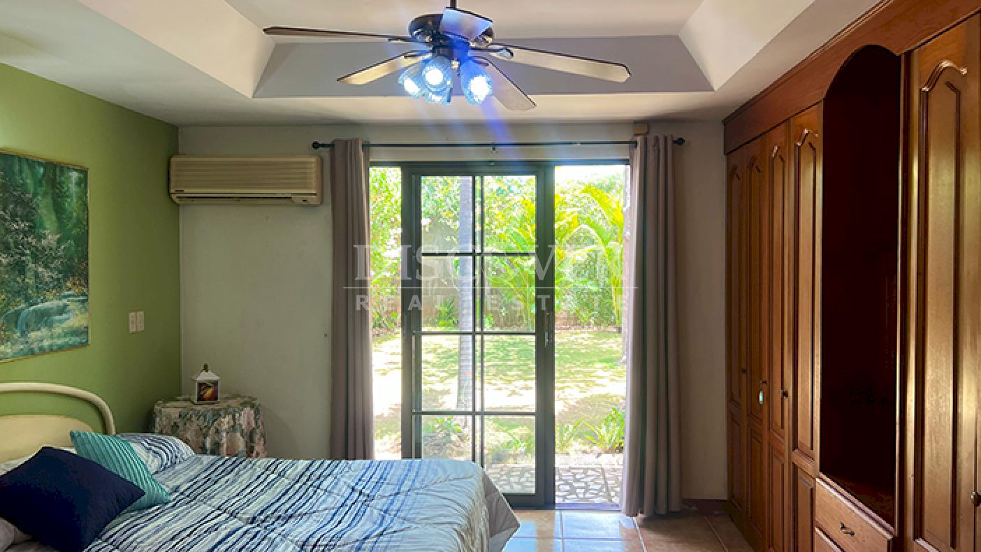 Spacious house for sale in Los Robles