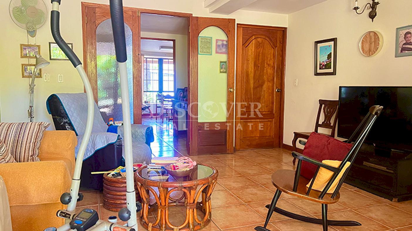 Spacious house for sale in Los Robles