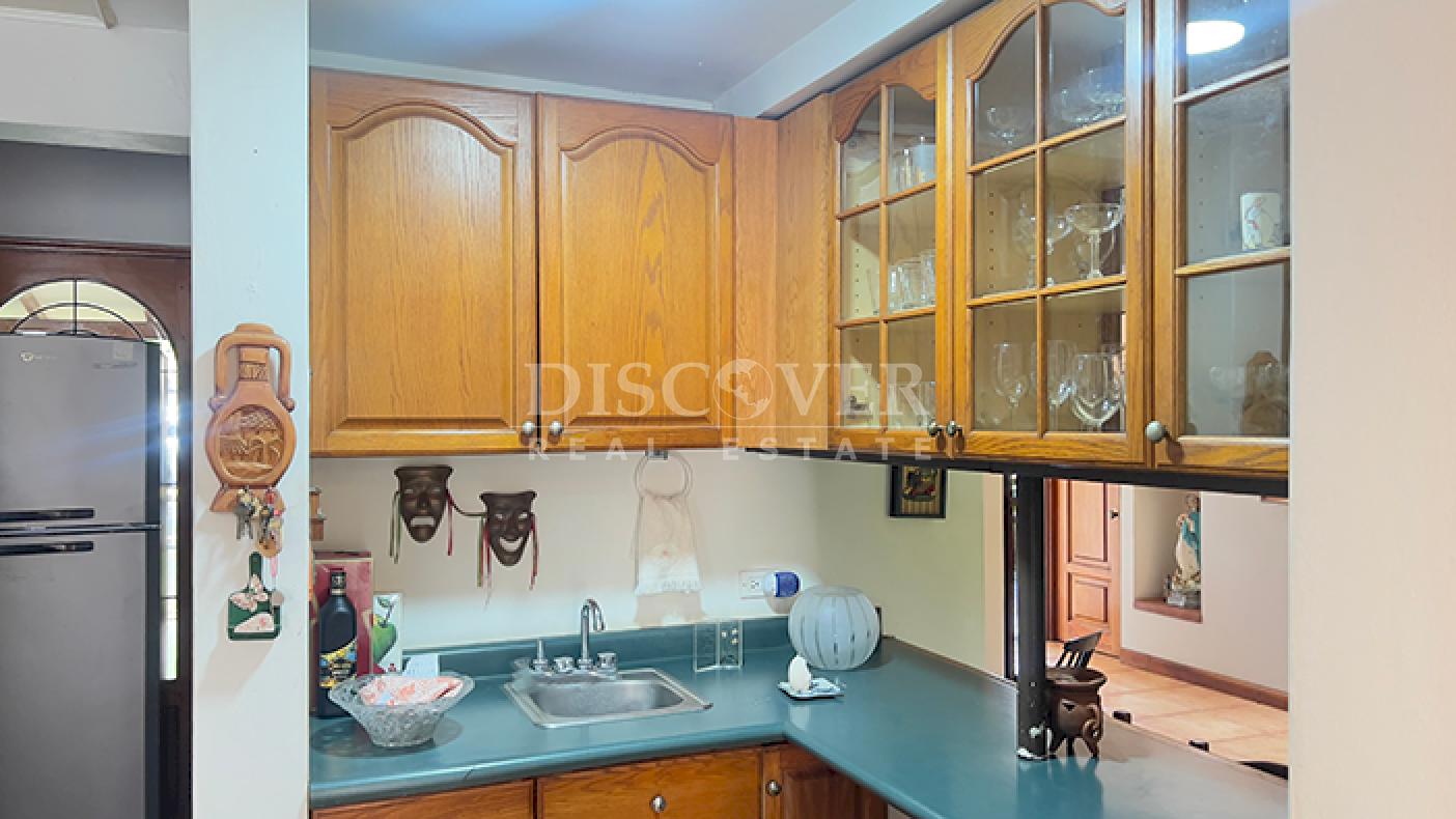 Spacious house for sale in Los Robles