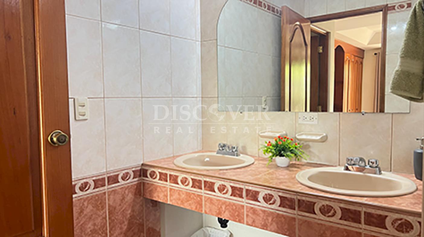 Spacious house for sale in Los Robles