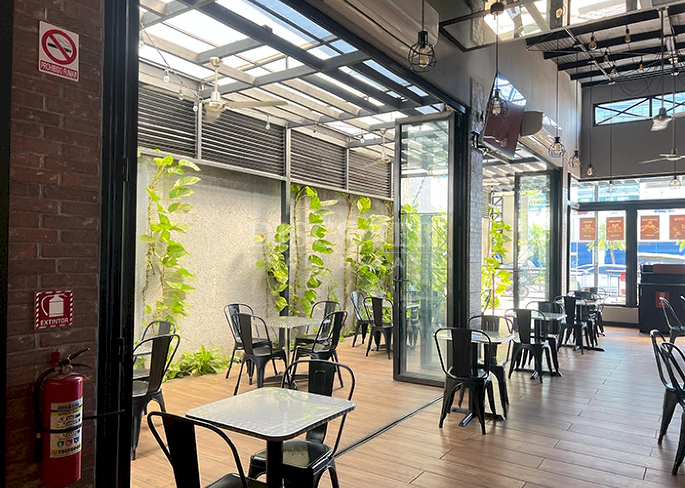 Commercial space for sale in Los Robles 