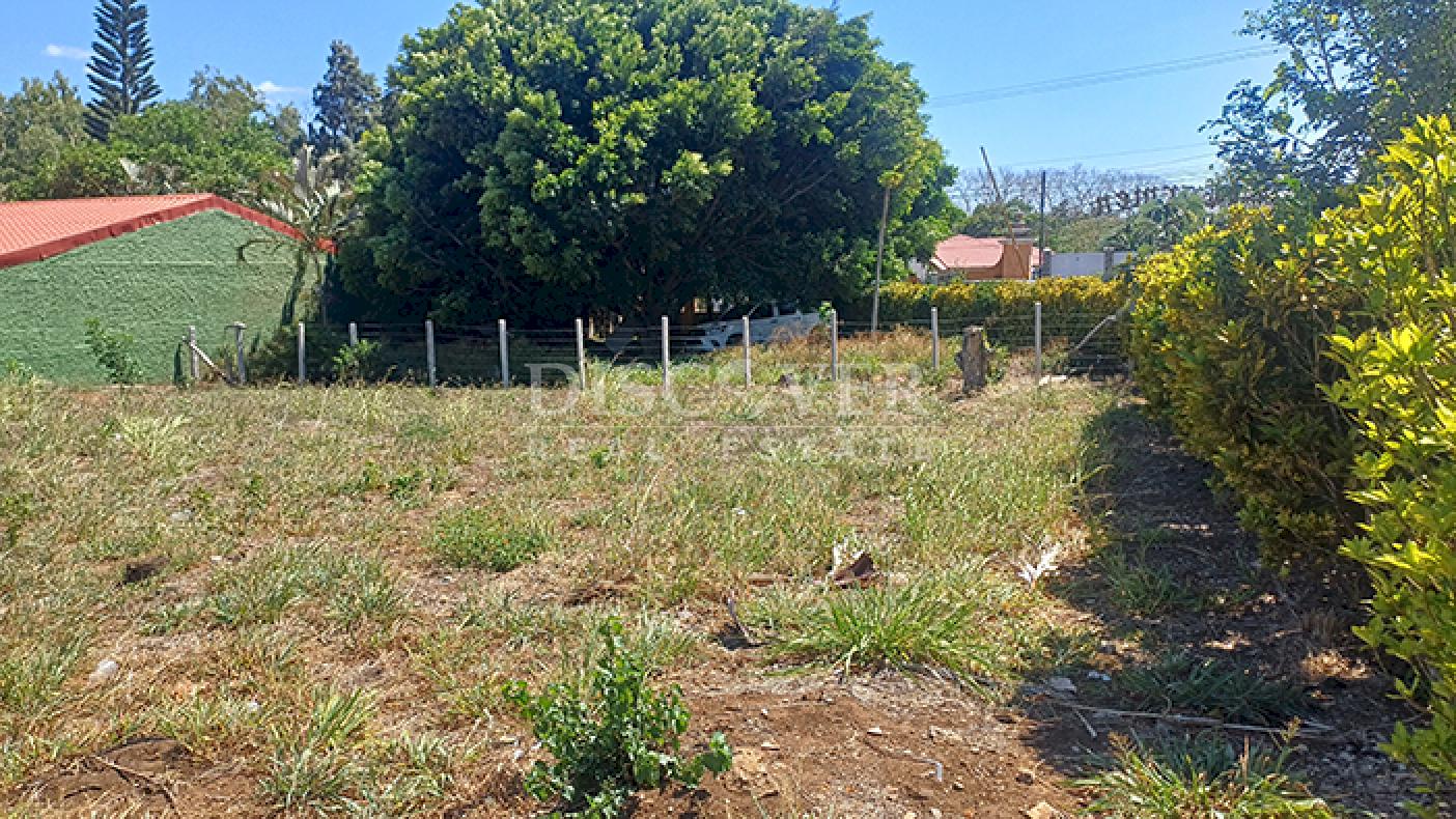 Lots for sale in a residential area in Carazo