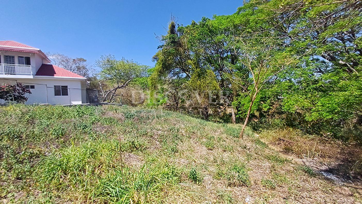 Lots for sale in a residential area in Carazo
