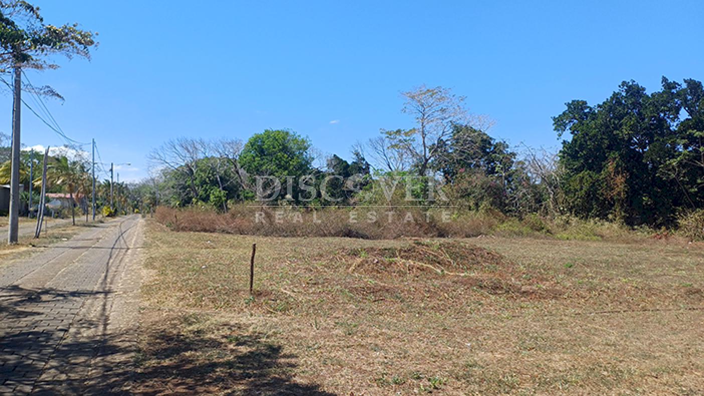 Lots for sale in a residential area in Carazo