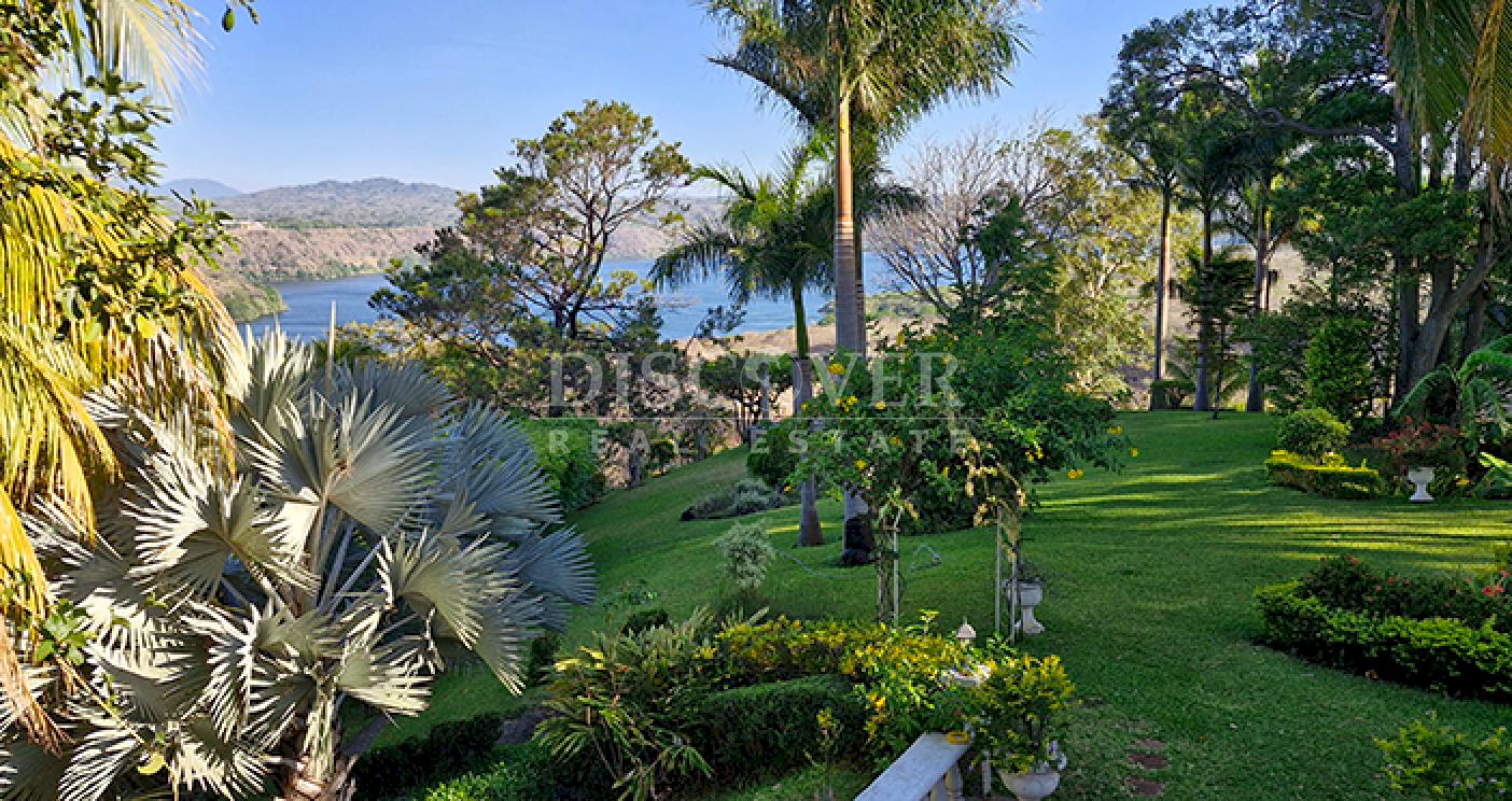 House for sale with a panoramic view of Masaya Lagoon - Nindirí