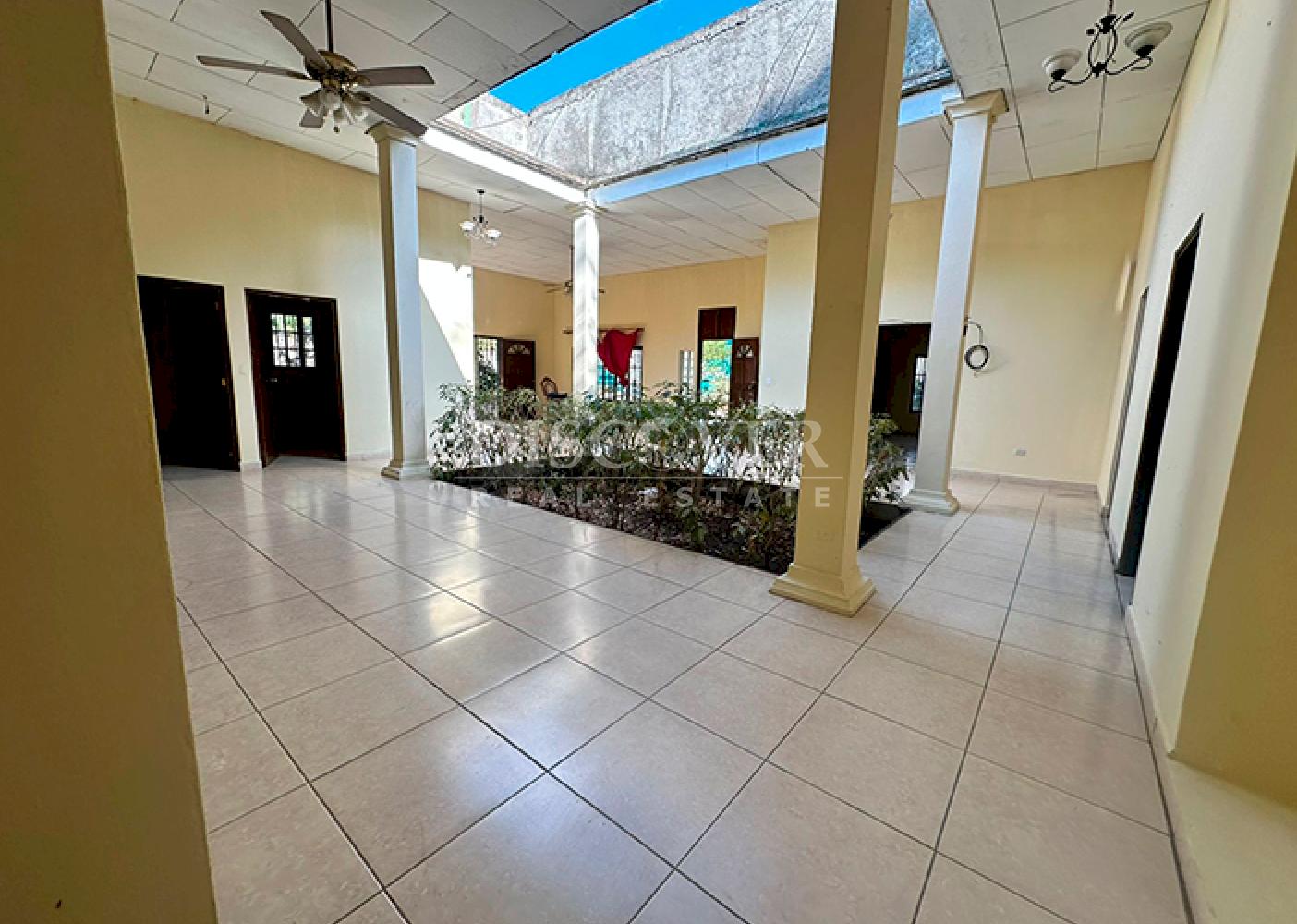  Spacious house for rent on Carretera Vieja in León