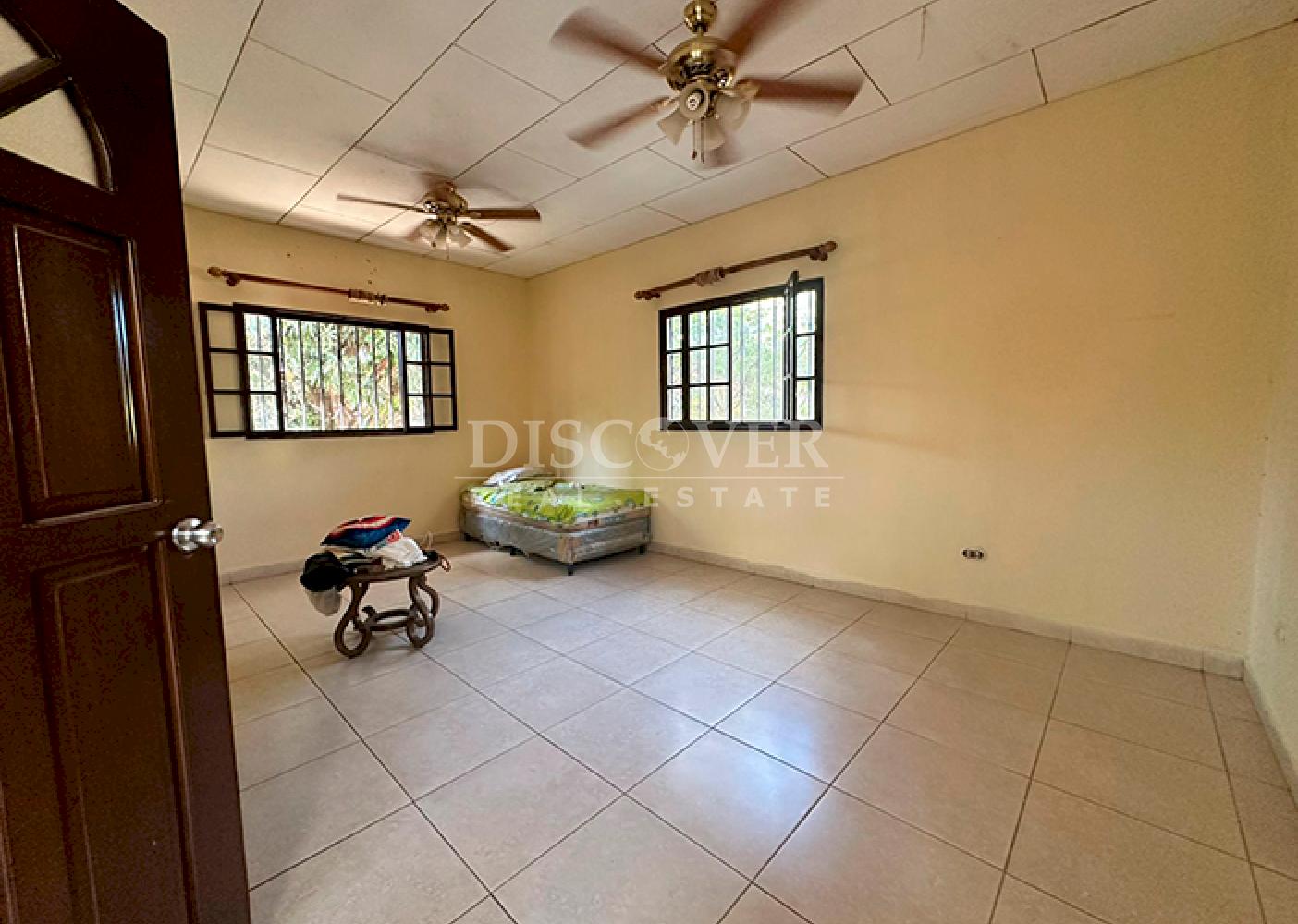  Spacious house for rent on Carretera Vieja in León