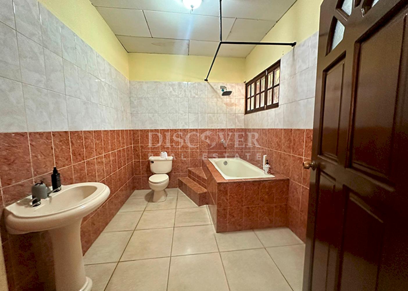  Spacious house for rent on Carretera Vieja in León