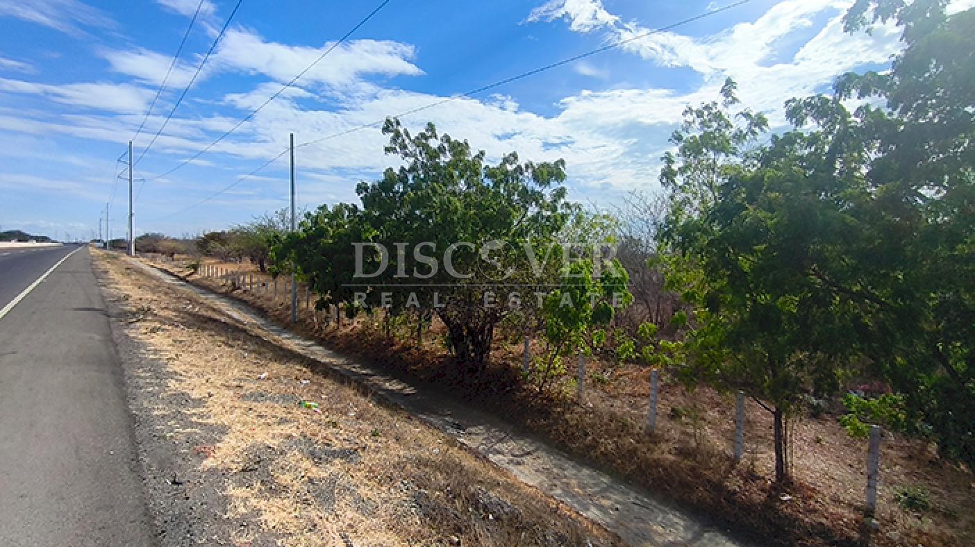 Property for sale with direct access to the highway in San Benito