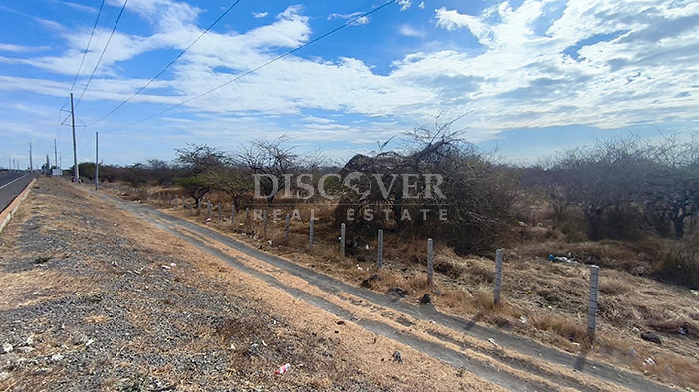 Property for sale with direct access to the highway in San Benito