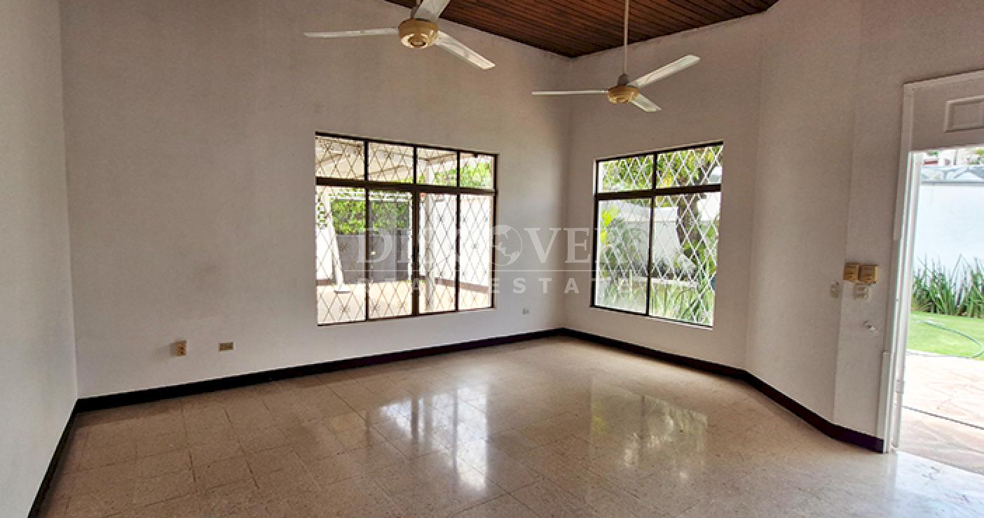  House for rent in Villa Fontana, ideal for a business or as a residence