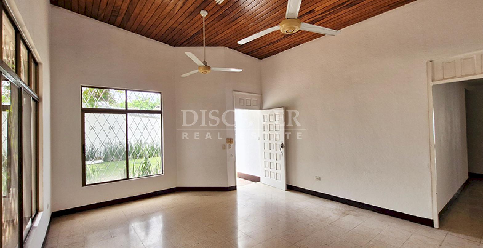  House for rent in Villa Fontana, ideal for a business or as a residence