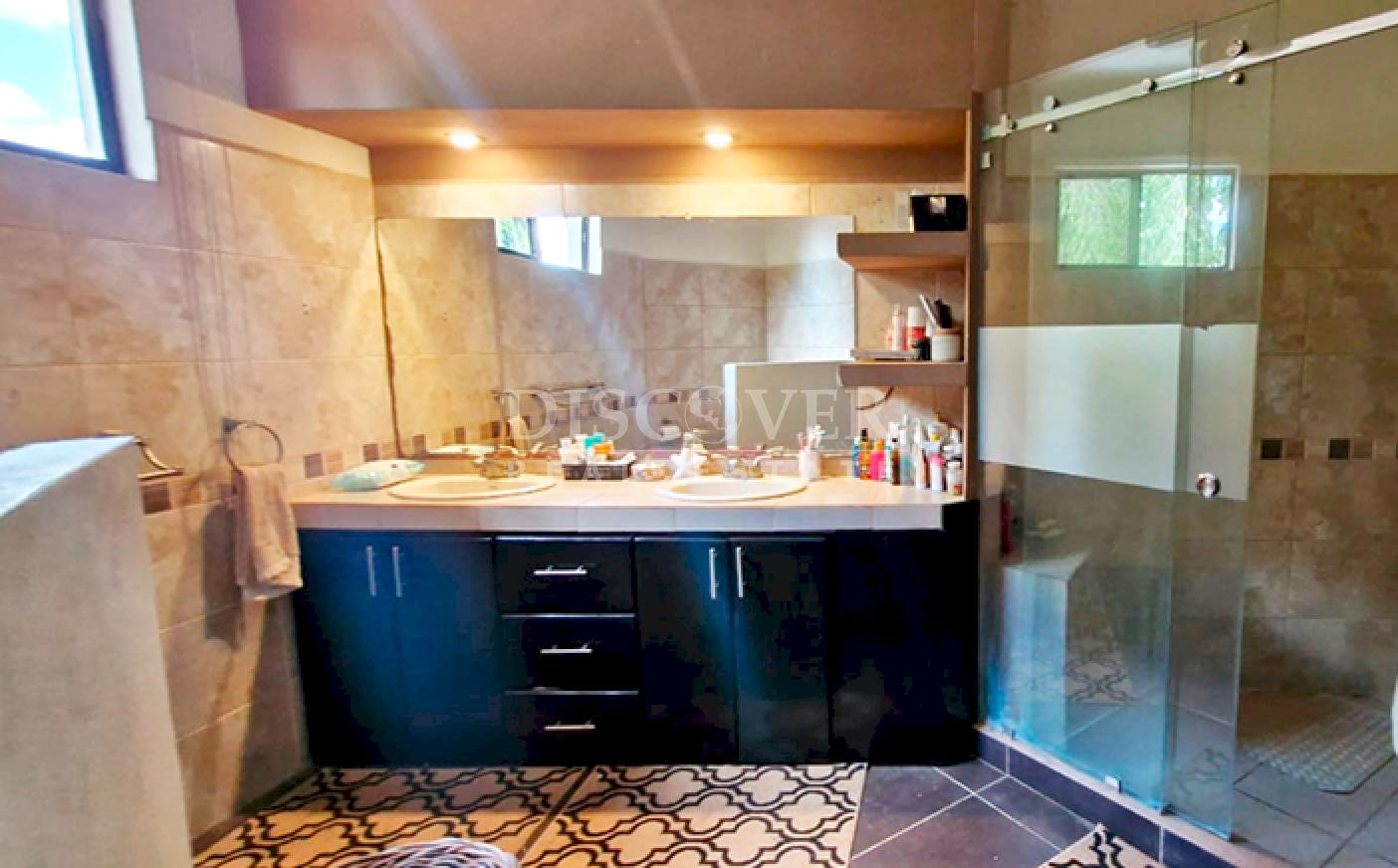  Spacious house for sale/for rent in Las Colinas