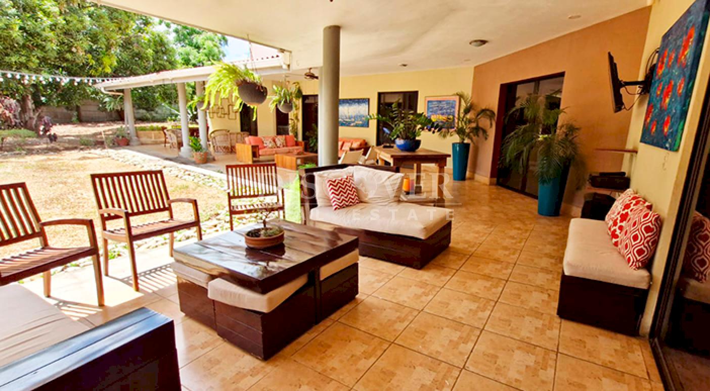  Spacious house for sale/for rent in Las Colinas