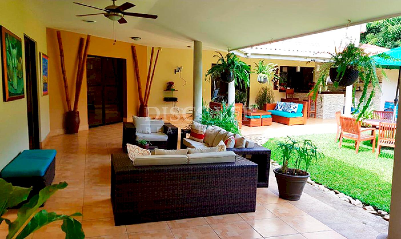 Spacious house for sale/for rent in Las Colinas