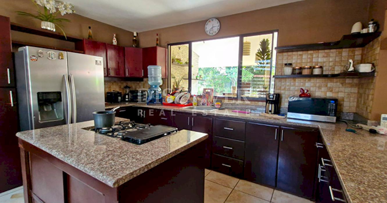  Spacious house for sale/for rent in Las Colinas