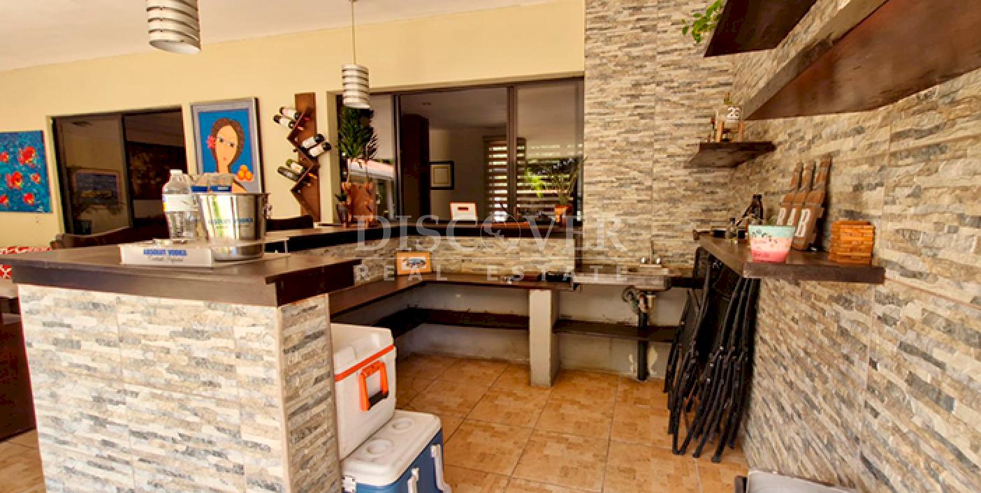  Spacious house for sale/for rent in Las Colinas