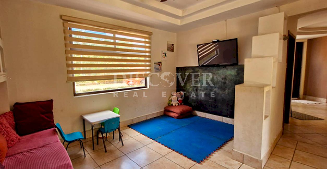  Spacious house for sale/for rent in Las Colinas