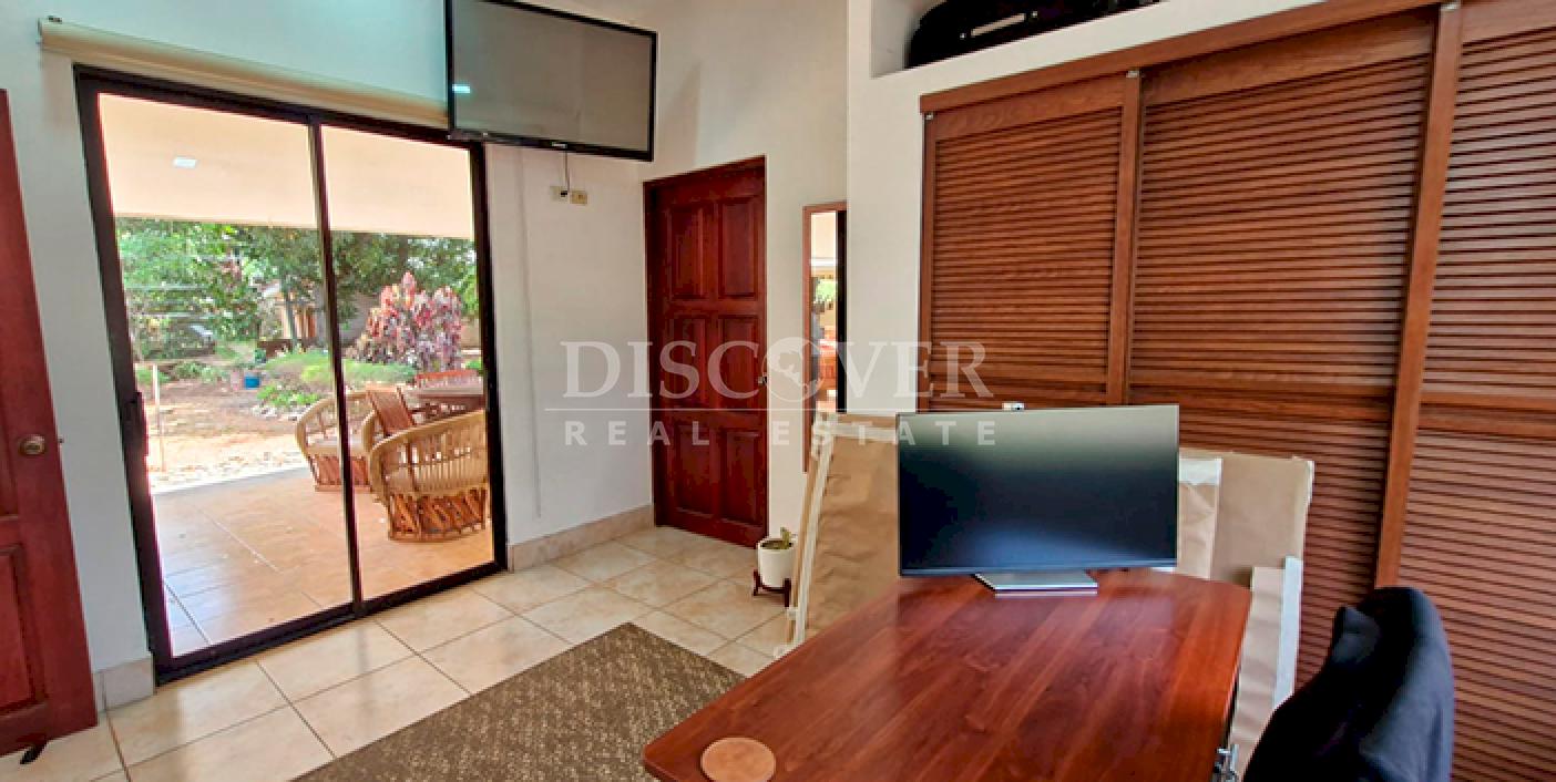  Spacious house for sale/for rent in Las Colinas