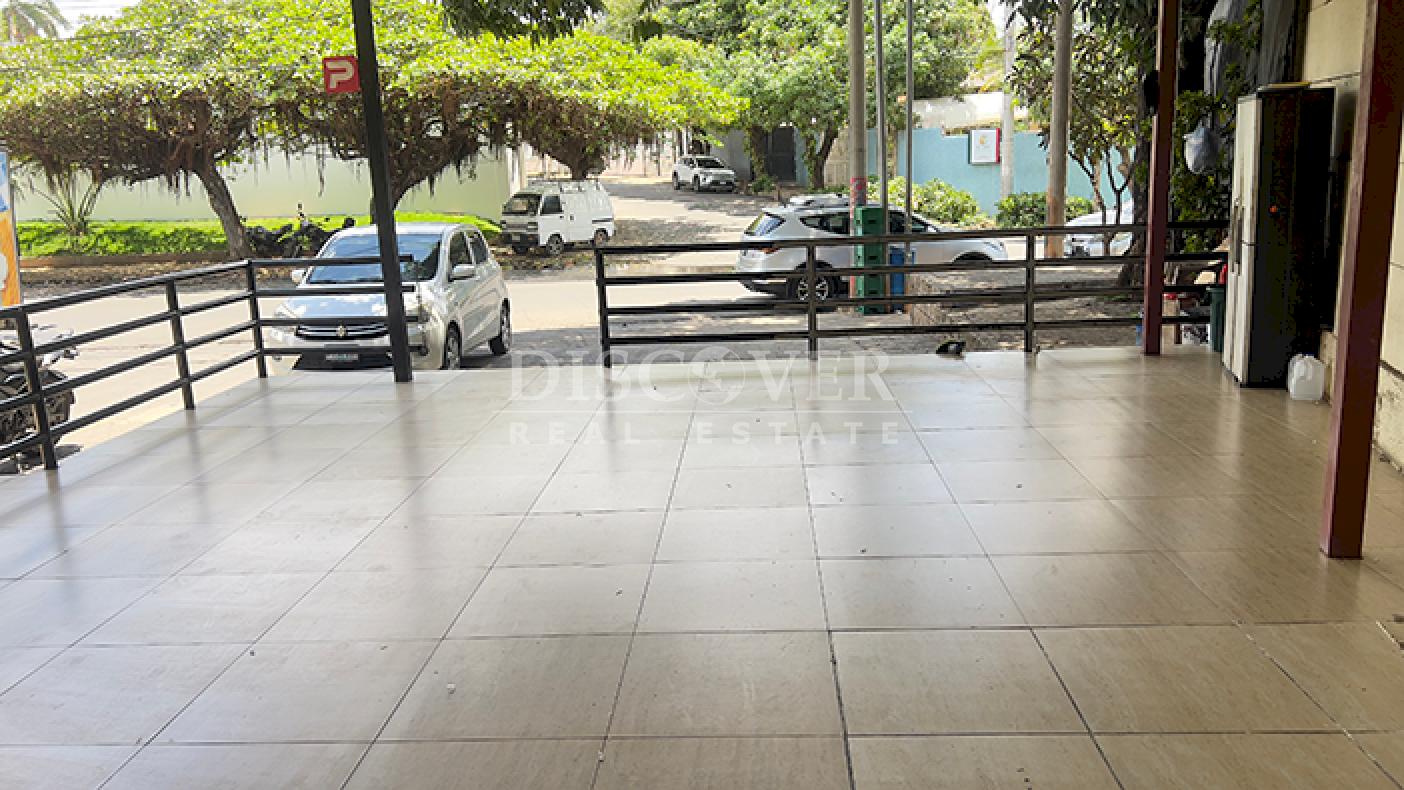 Commercial space for rent in Los Robles
