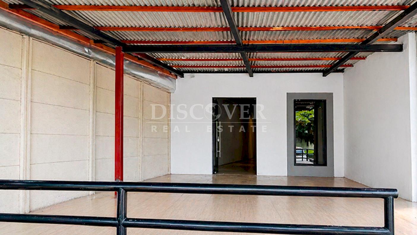 Commercial space for rent in Los Robles