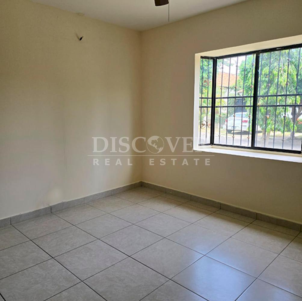  Spacious house for sale in a condominium in Santo Domingo