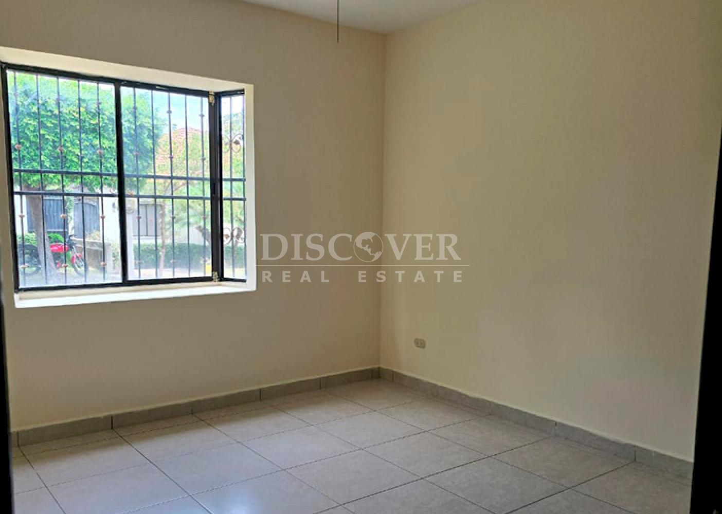  Spacious house for sale in a condominium in Santo Domingo