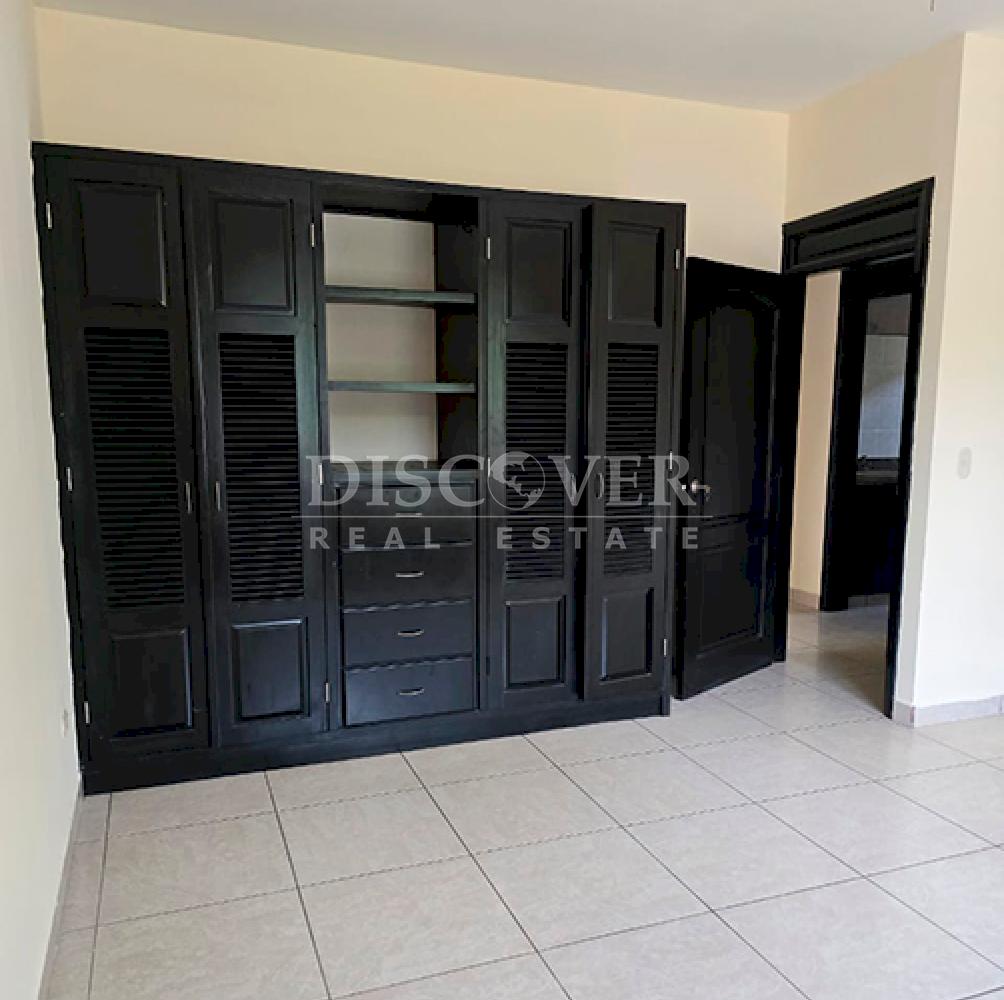  Spacious house for sale in a condominium in Santo Domingo