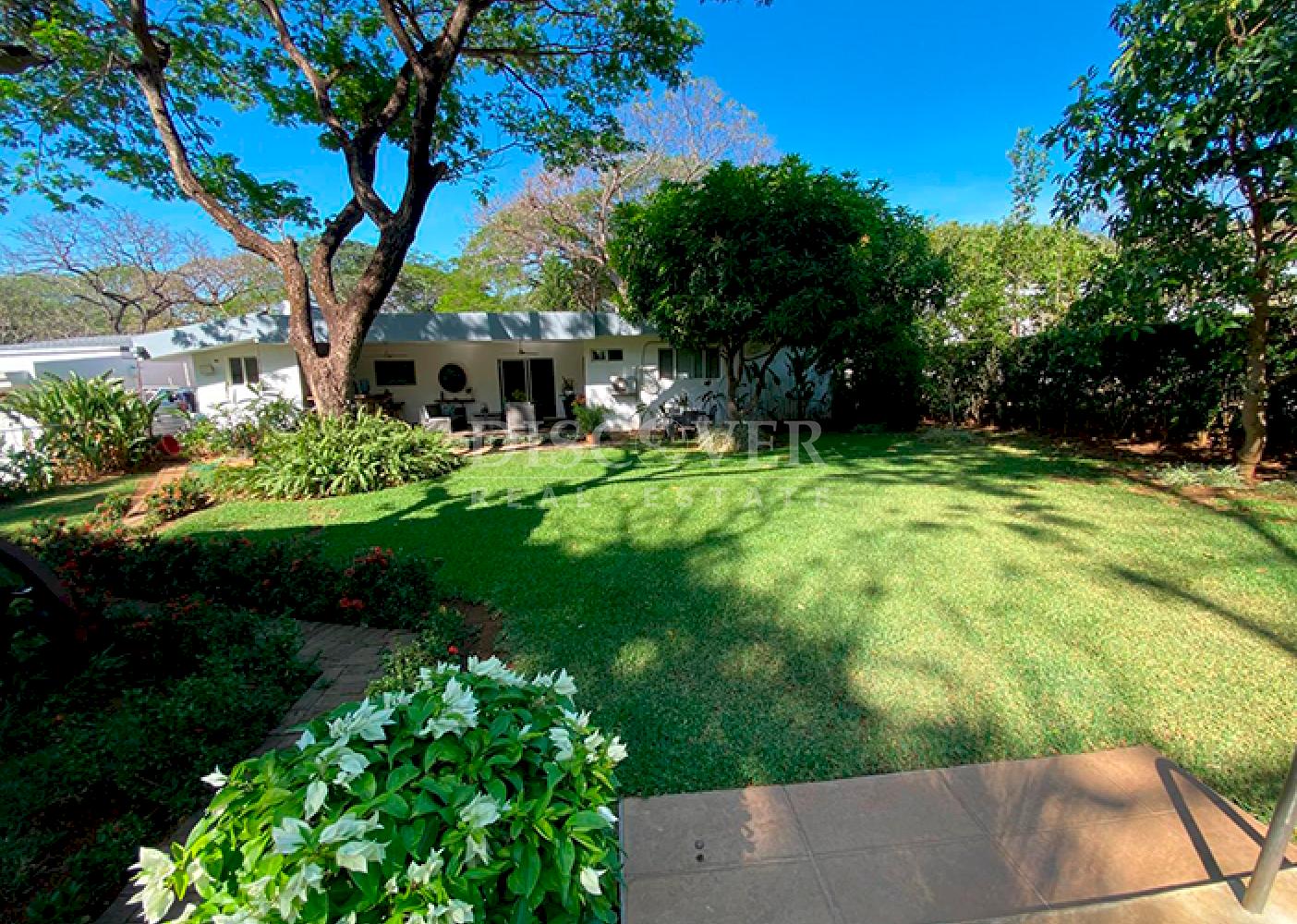  House with a pool for rent on Carretera Sur