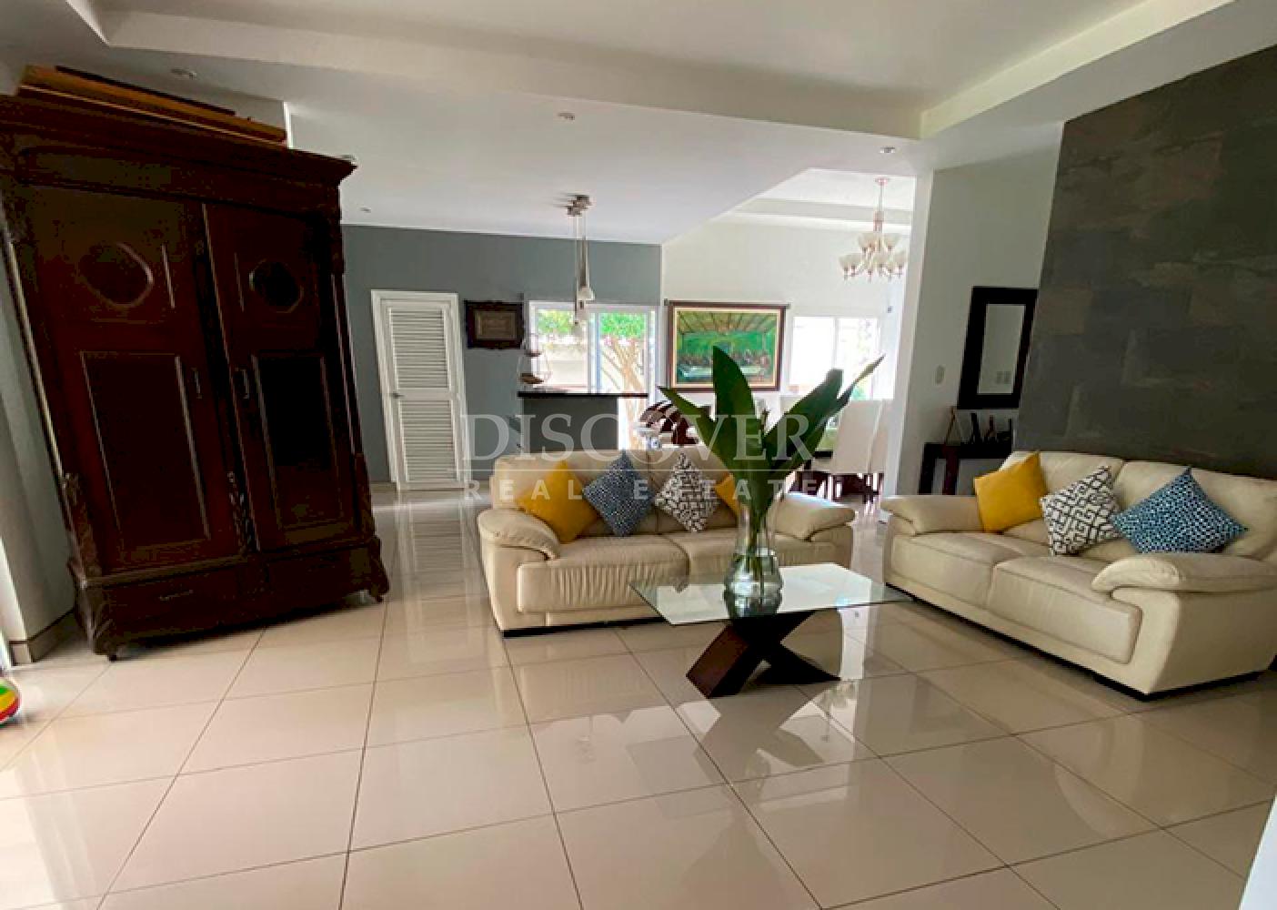  House with a pool for rent on Carretera Sur
