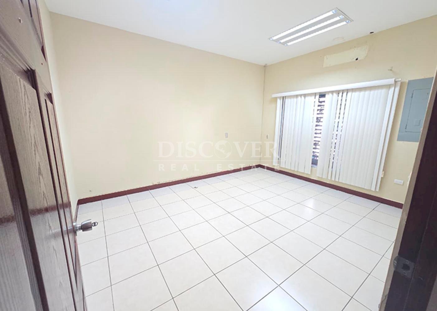 Office/warehouse space for rent in Los Robles 