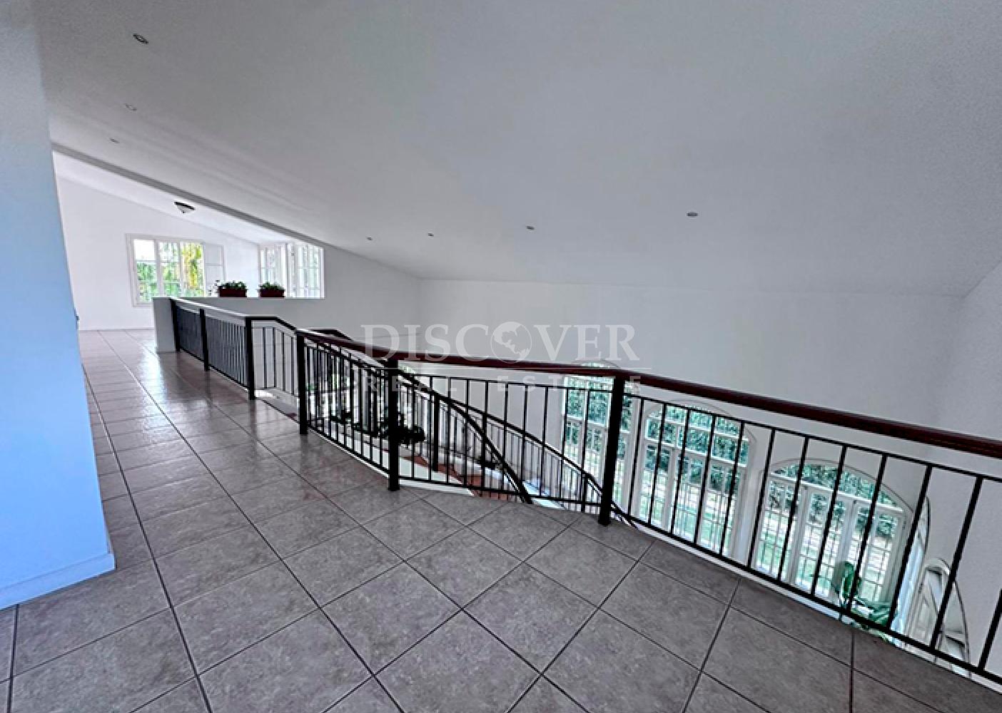  House with a pool for rent on Pista Jean Paul Genie