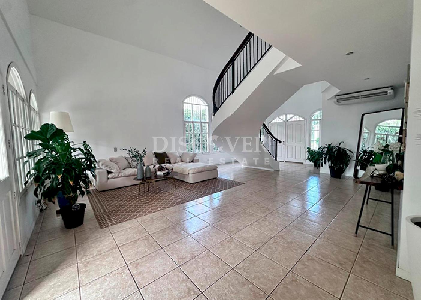  House with a pool for rent on Pista Jean Paul Genie