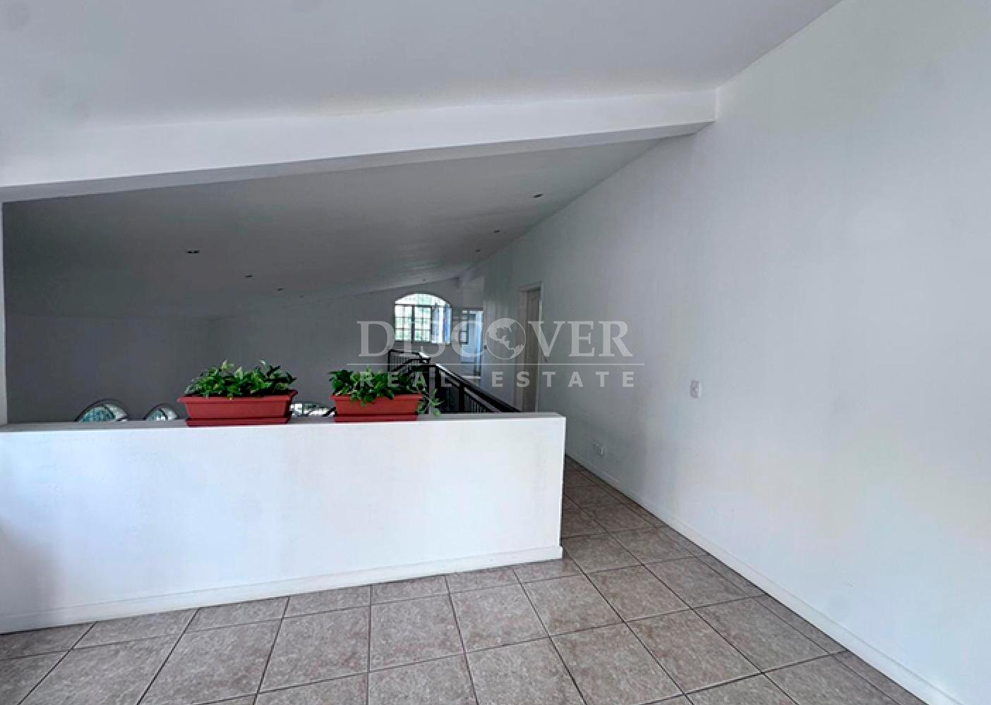  House with a pool for rent on Pista Jean Paul Genie