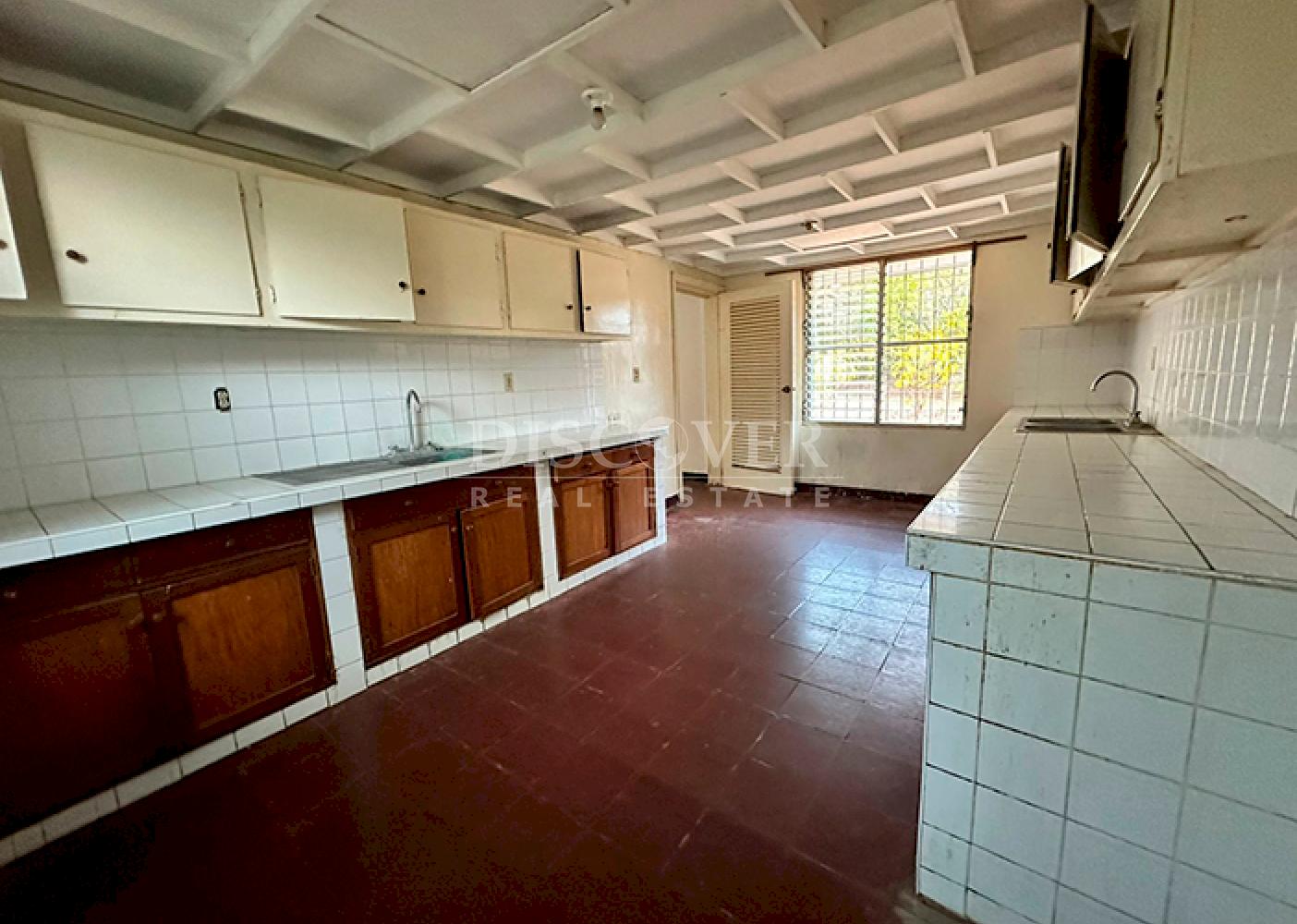 Spacious house for rent on Carretera Sur