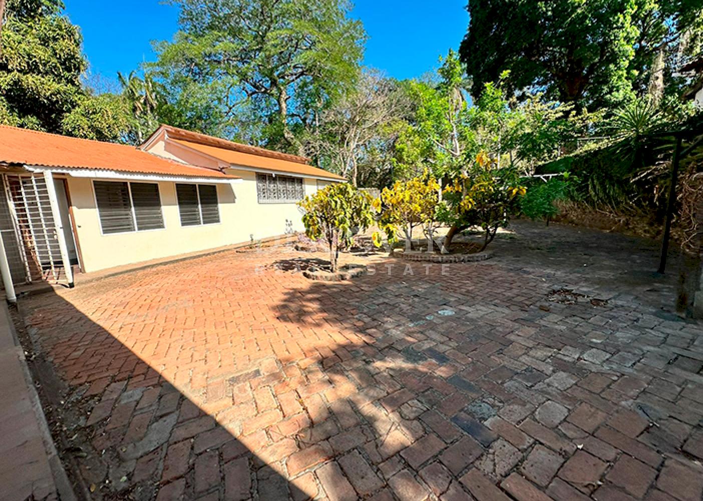 Spacious house for rent on Carretera Sur
