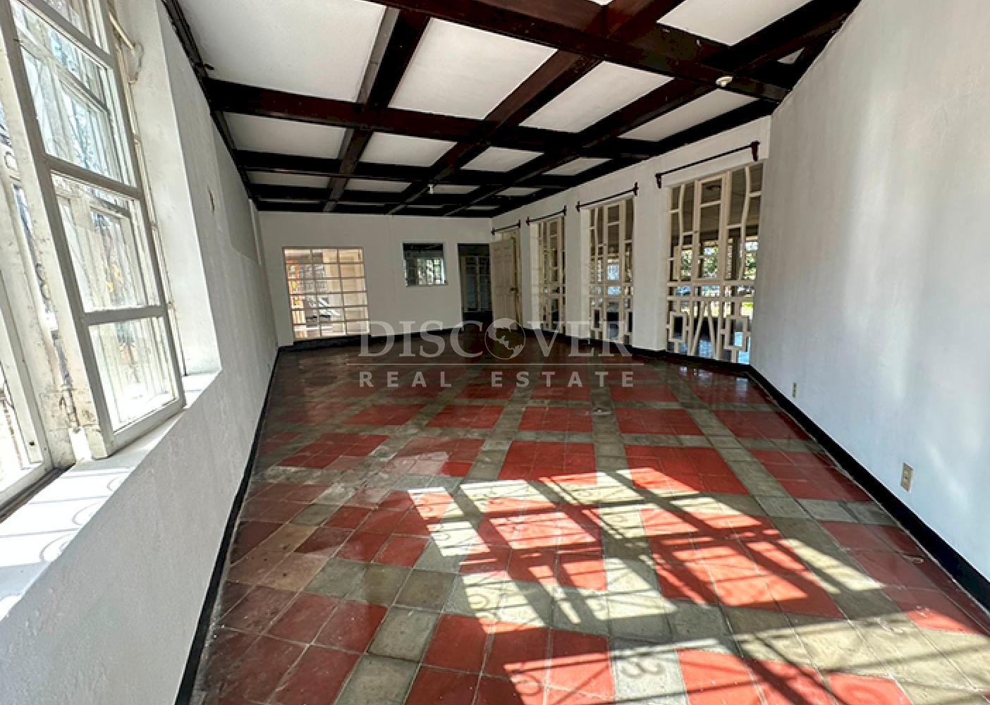 Spacious house for rent on Carretera Sur