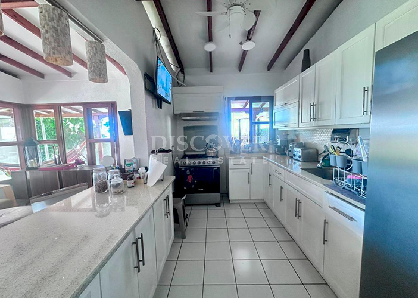 Cozy house for sale on Pochomil Beach