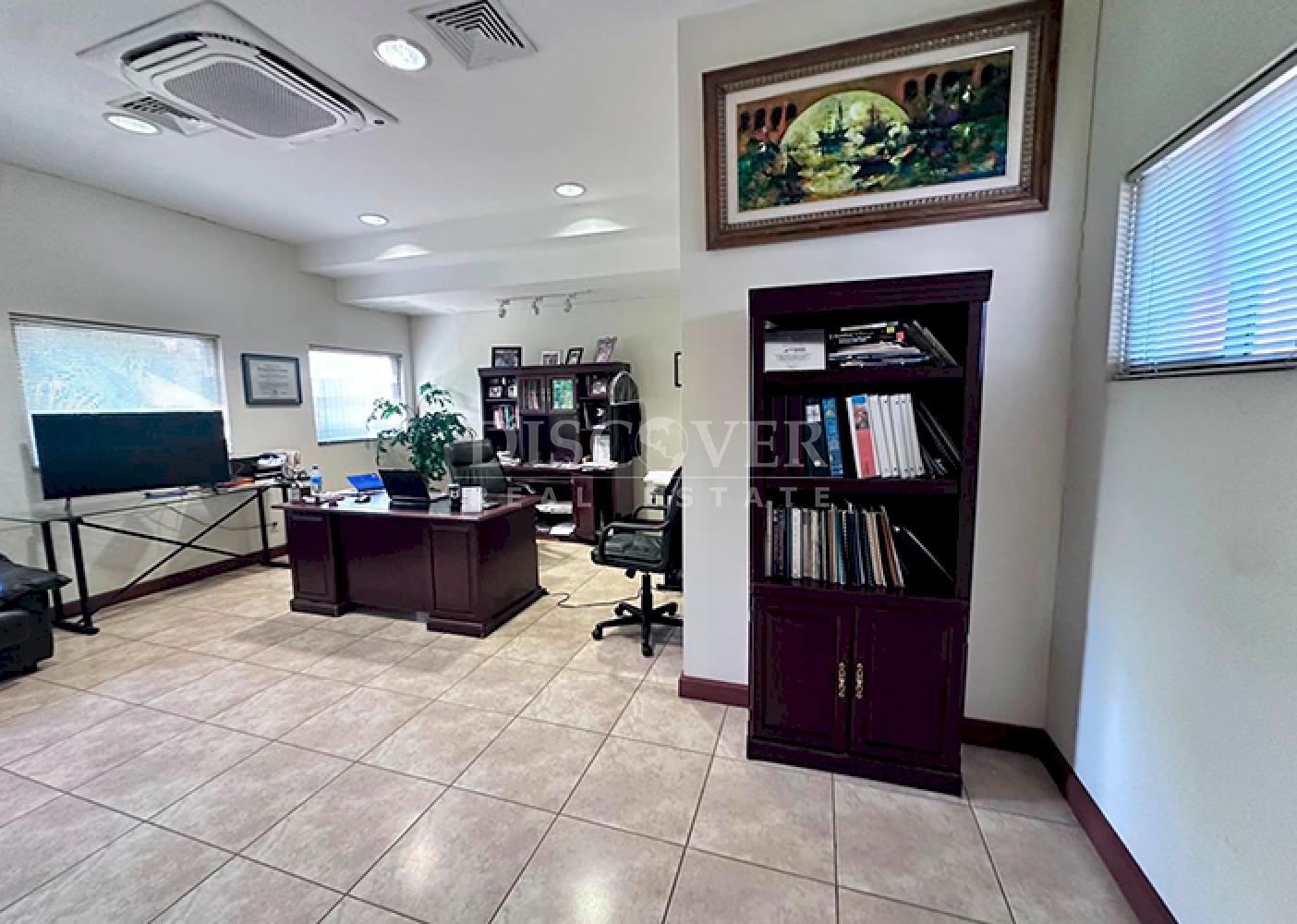  Office building for sale on Pista Suburbana