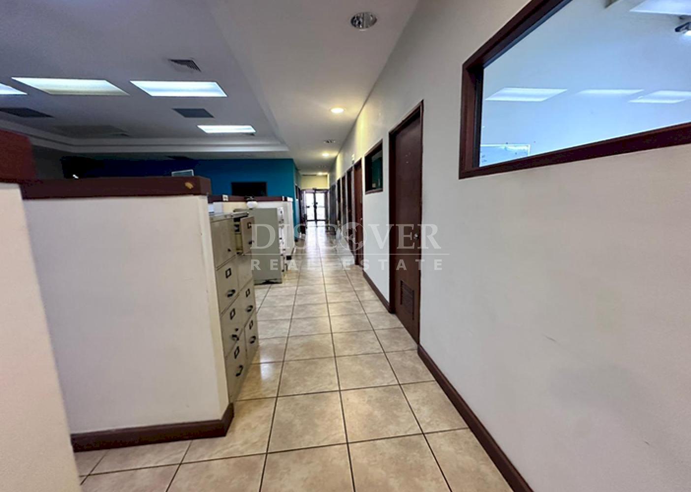  Office building for sale on Pista Suburbana