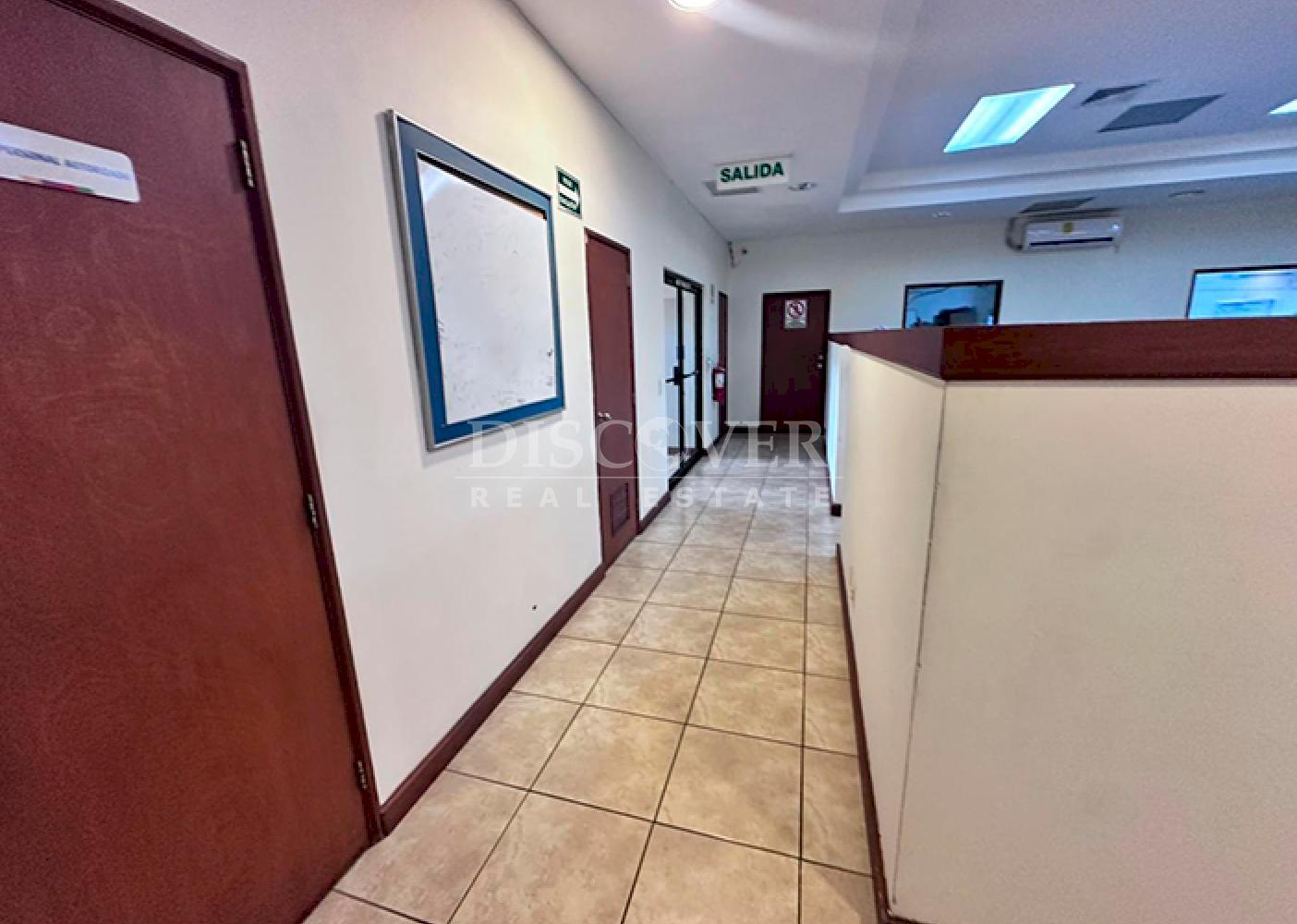  Office building for sale on Pista Suburbana