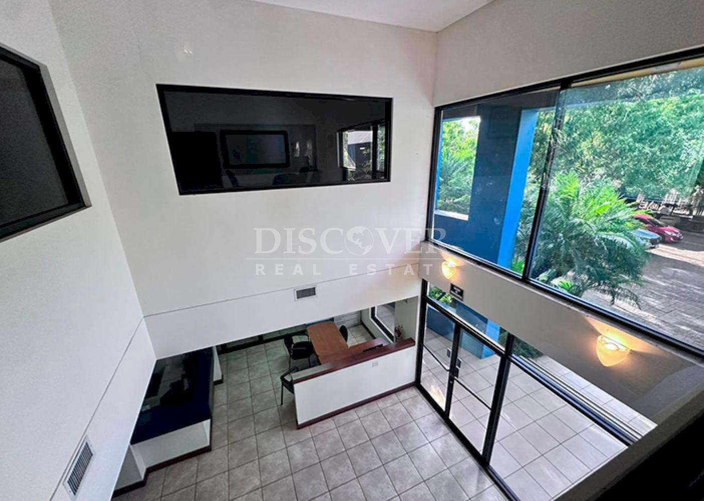  Office building for sale on Pista Suburbana