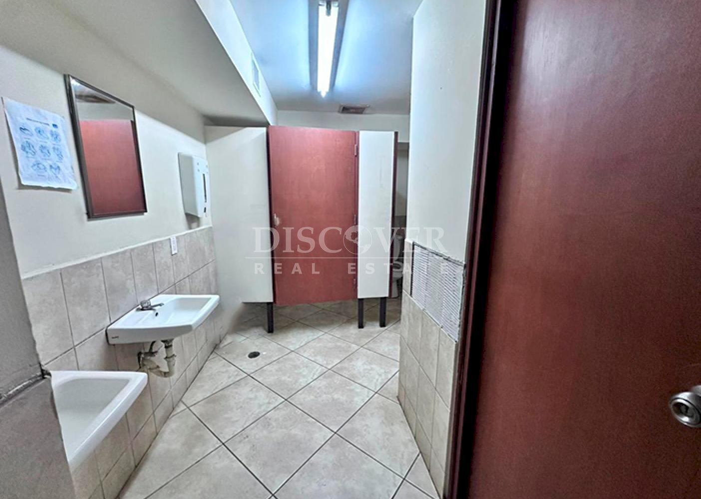 Office building for sale on Pista Suburbana